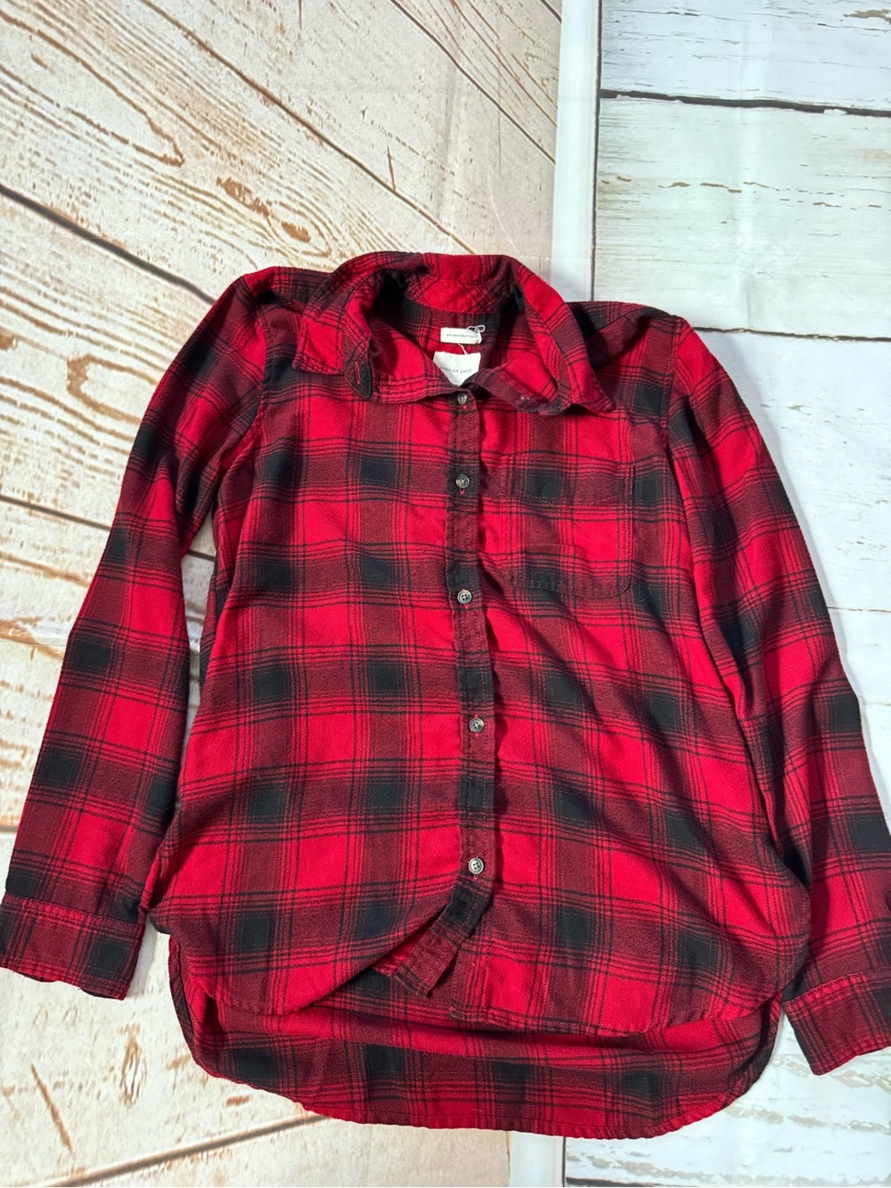 American Eagle Red & Black Plaid Button-Up Shirt.Boyfriend fit small